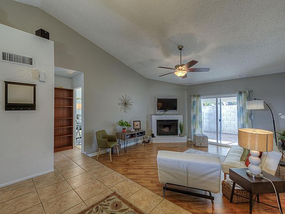 4th image of 302 N SYCAMORE Street #29