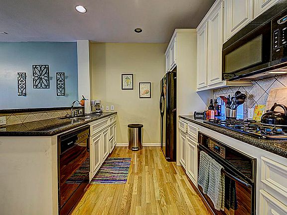 5th image of 3039 S Heights Hollow Ln