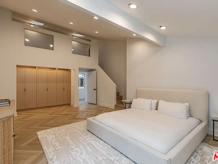 624 N Beverly Dr — Photo 27