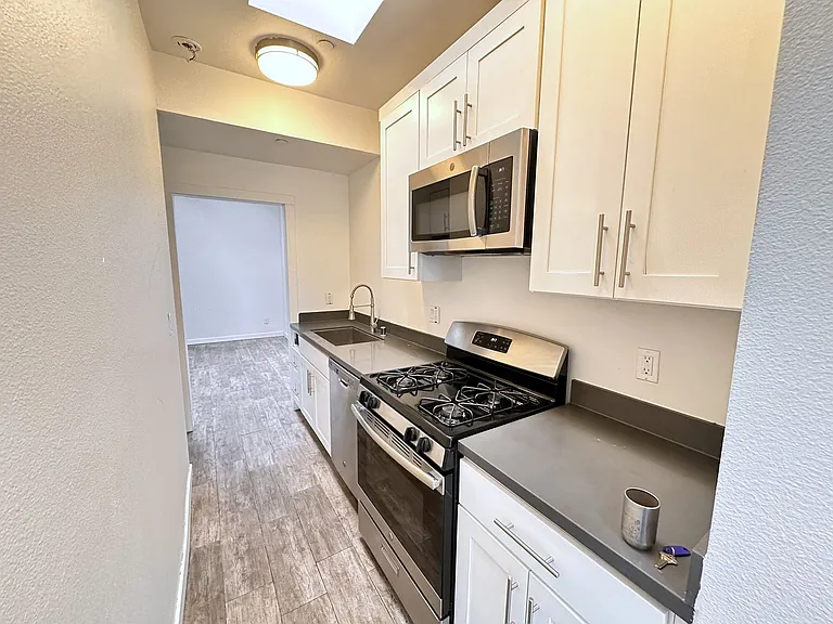 646 Hegenberger Rd #C — Photo 8