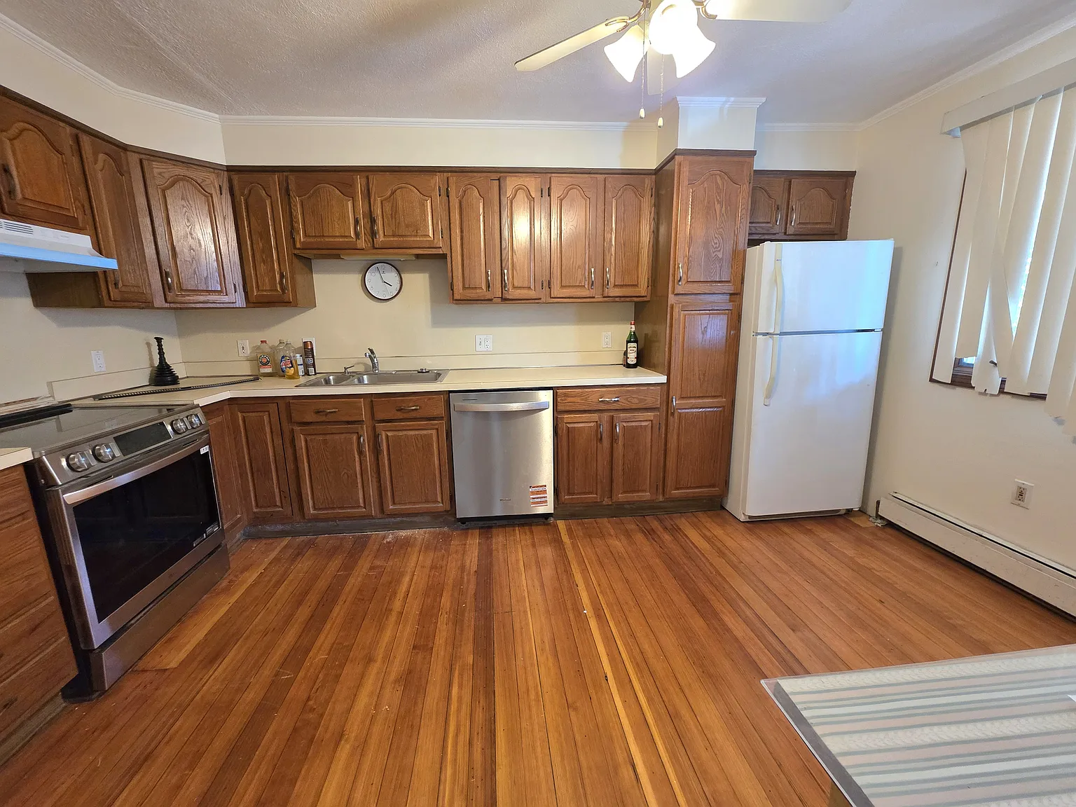 3 bed, $3,000 — Photo 1