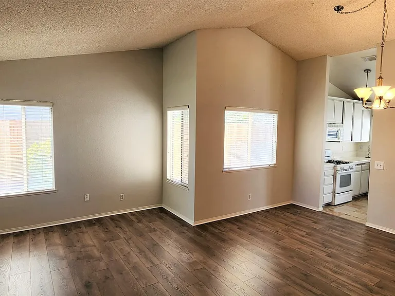 3219 W Avenue J4 — Photo 2