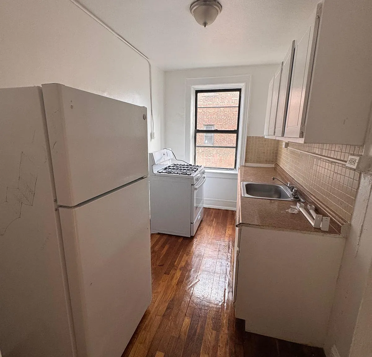 1 bed, 1.0 bath, 750 sqft, $1,300 — Photo 2
