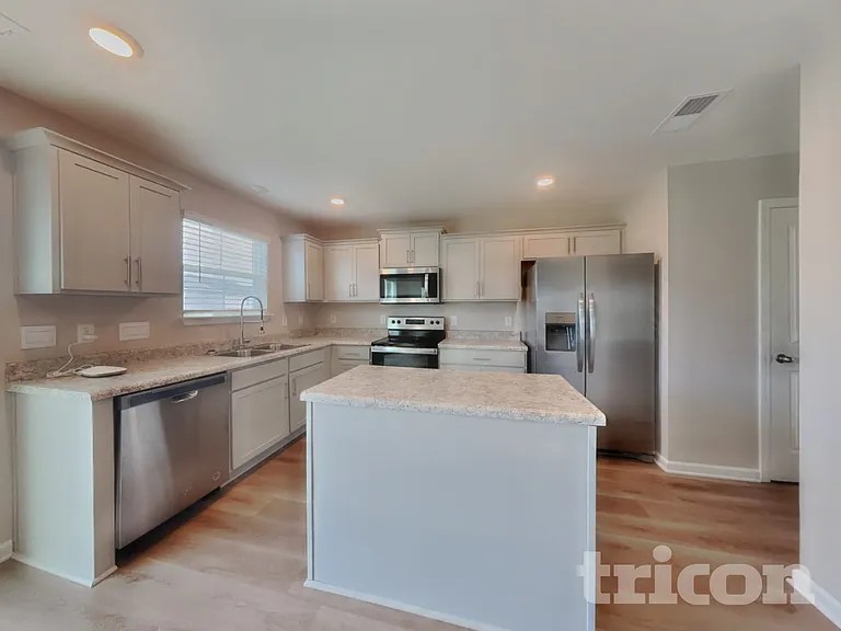 6858 Keeneland Dr — Photo 5