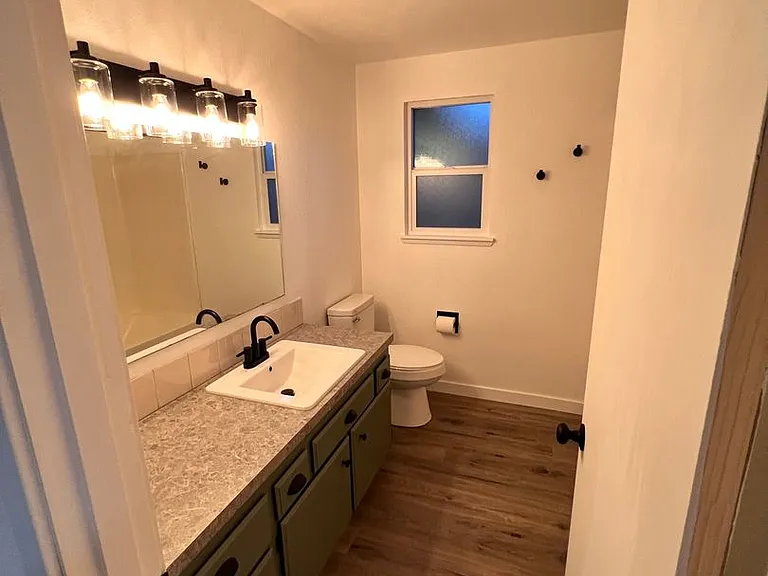 5826 Armour Loop SE — Photo 21