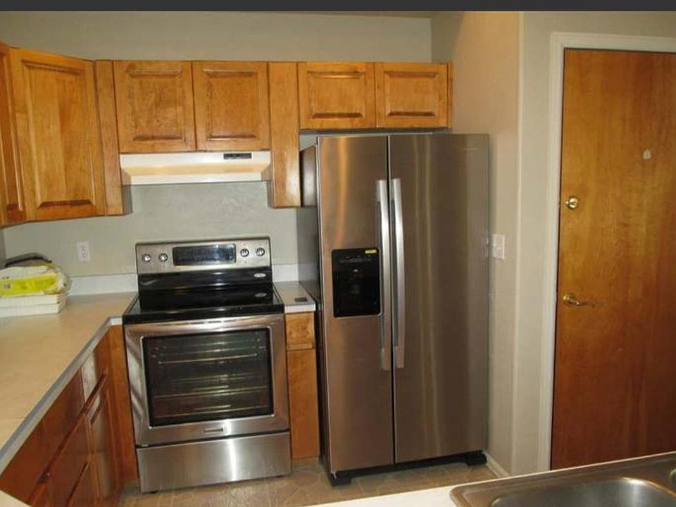 2nd image of 2853 Cimarron St