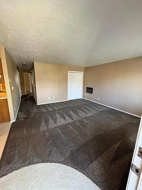 2140 Elizabeth Blvd N — Photo 3