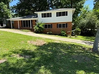 4 bed, 3.0 bath, 2326 sqft, $1,795 — Photo 2