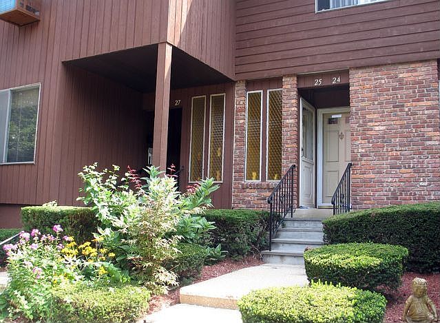 1st image of 25 Coachlight Sq #25
