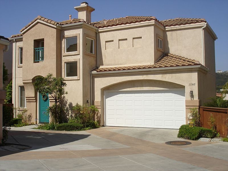 Front / 2car garage