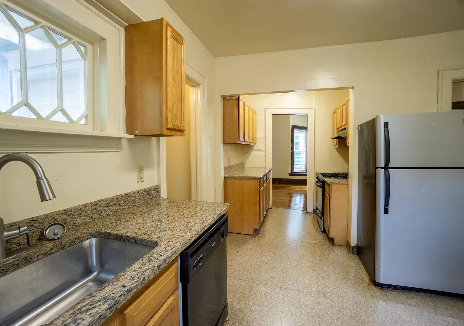 108 Avondale - Available 8/1/27 - Spacious 5 Bed/2 Bath Single Family Home With Off Street Parking — Photo 2