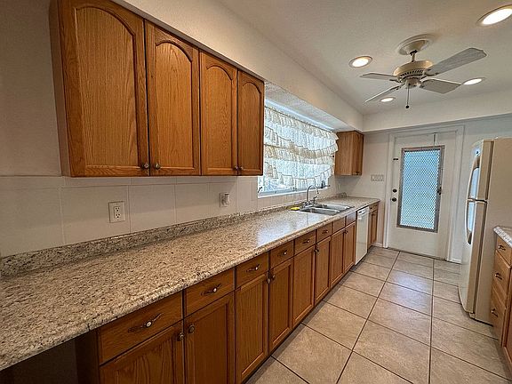 4th image of 302 Lasayette Dr NE