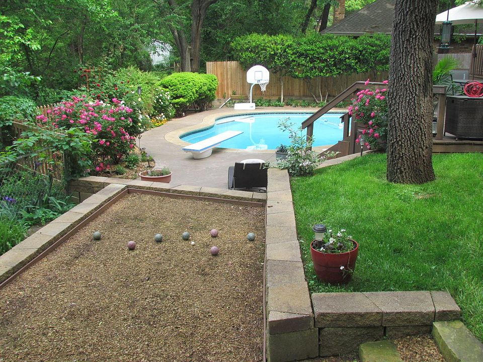 Bocce & Pool Entertaining