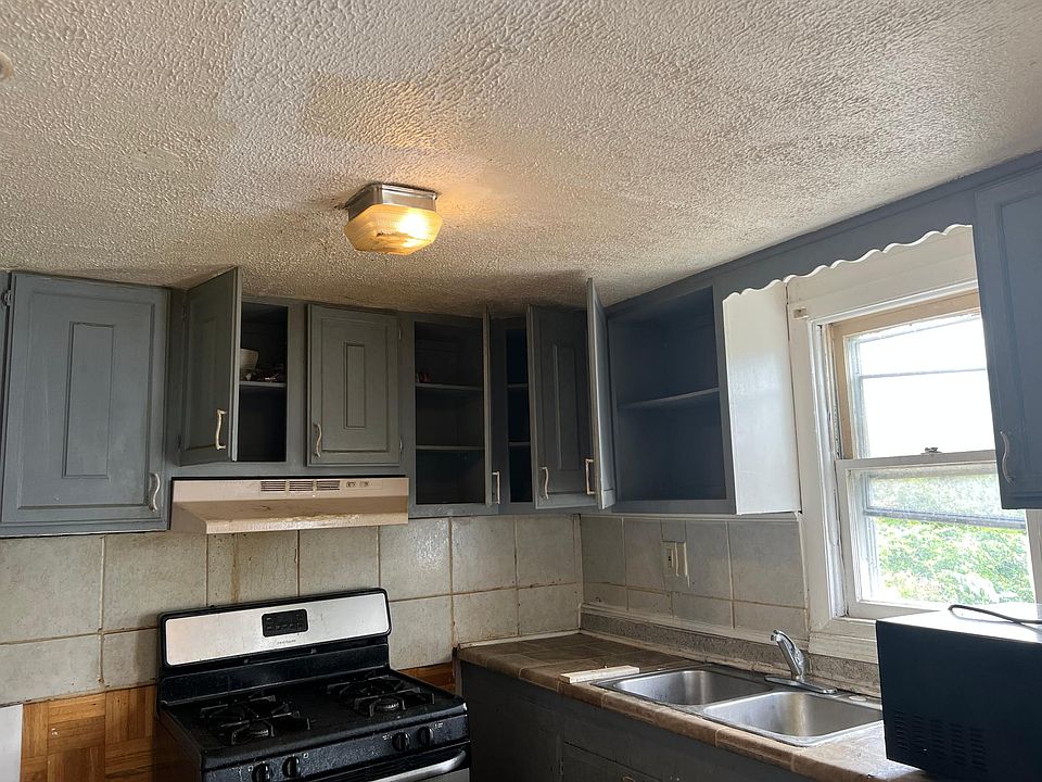 1st image of 275 Chapel St Floor 2