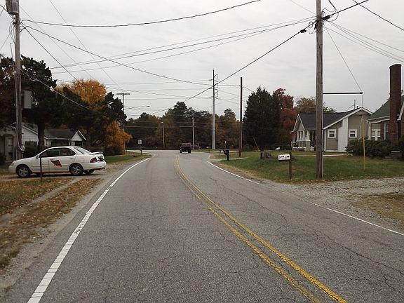 4th image of 410 Greenwood Dr