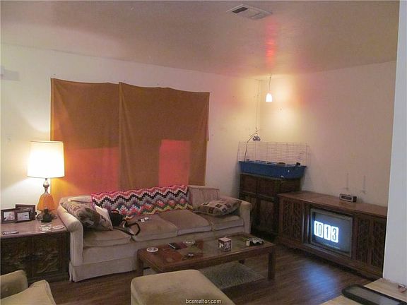 2nd image of 2414 Long Dr #B