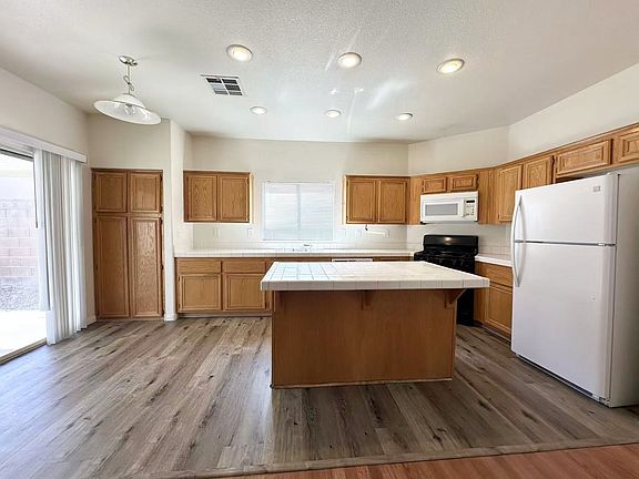 5th image of 7941 Blue Brook Dr