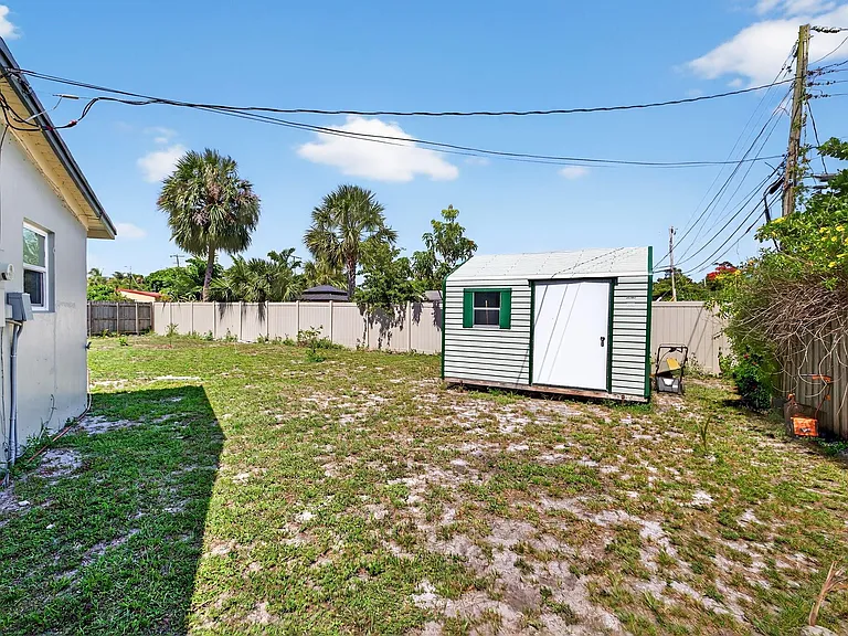 300 SW 25th Ave — Photo 44