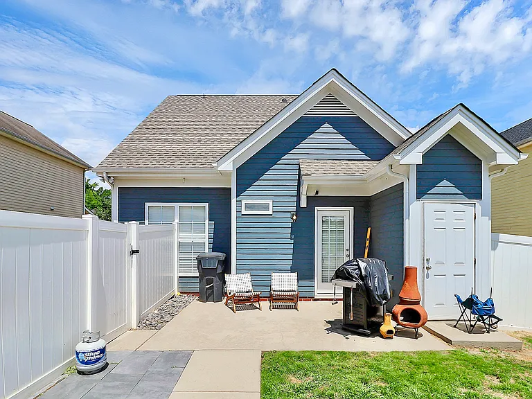 2035 Golden Ridge Ln — Photo 14