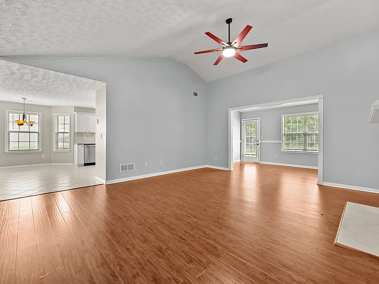 1029 Harbins Pass Dr — Photo 8