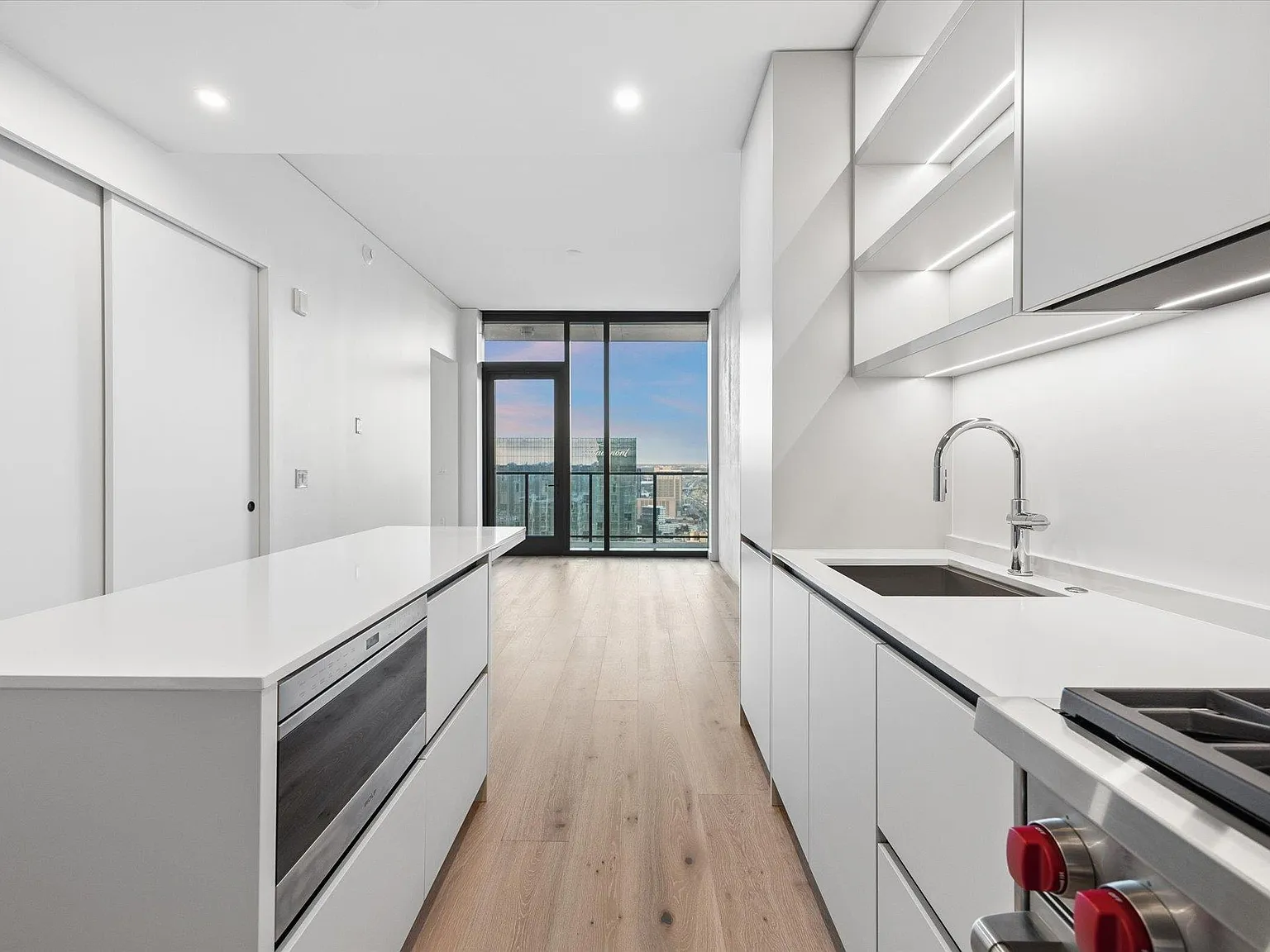 1 bed, 1.0 bath, 662 sqft, $4,000 — Photo 3