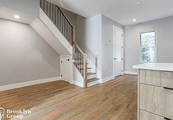 5th image of 171 8th St #2