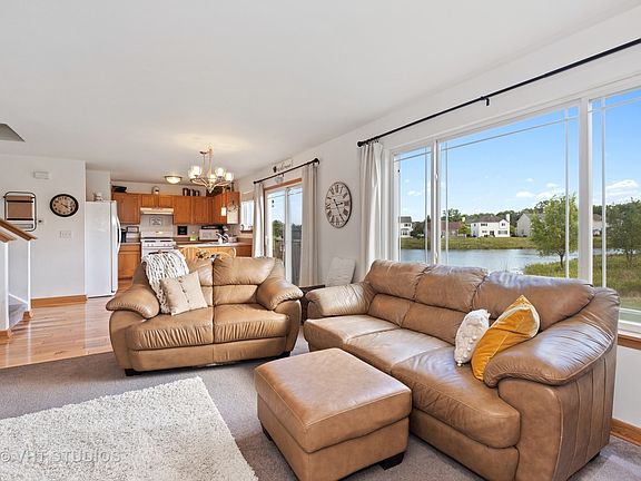 4th image of 1088 Holly Dr