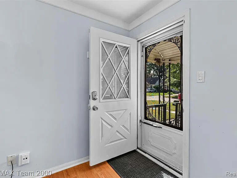 34080 Harroun St — Photo 8