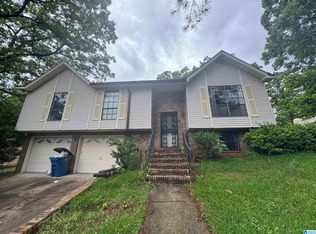 900 Live Oak Cir, Fairfield, AL 35064