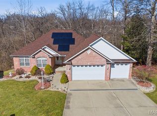 5 Chariot Ct, Glen Carbon, IL 62034