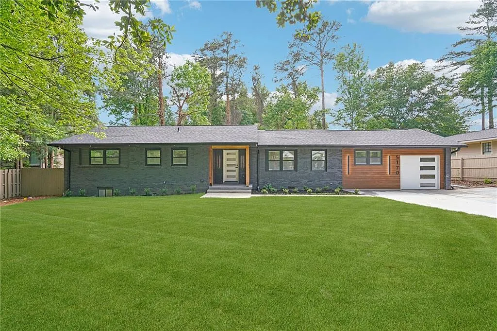 4 bed, 3.5 bath, 2200 sqft, $4,600 — Photo 1