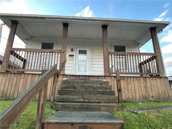 1010 Race St, Zanesville, OH 43701