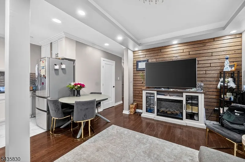 4 bed, 2.0 bath, $3,750 — Photo 3