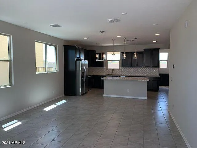 3 bed, 2.5 bath, 2045 sqft, $2,350 — Photo 3
