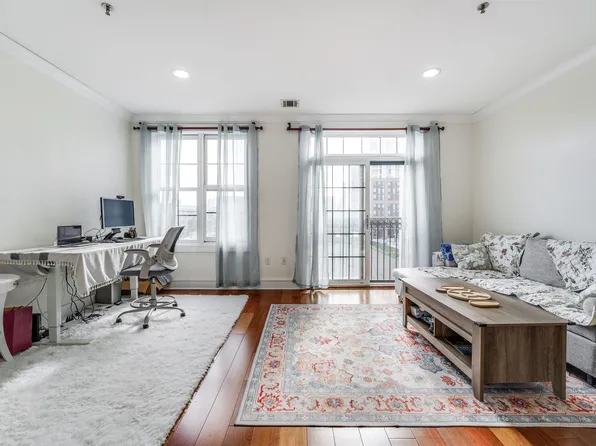 830 Monroe Street image 10 of 24