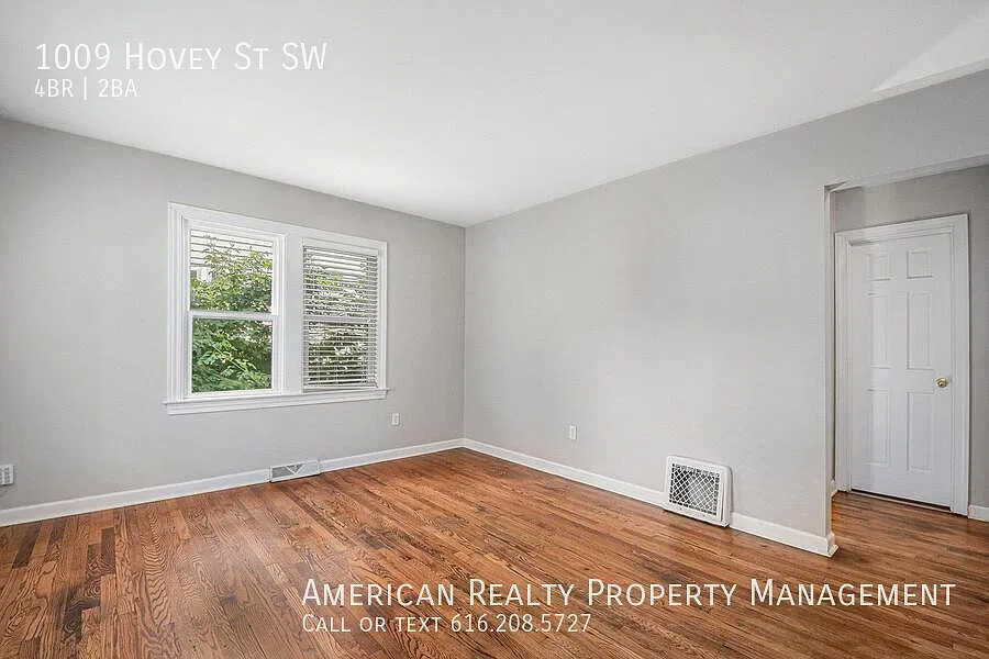 4 bed, 1200 sqft, $2,300 — Photo 3