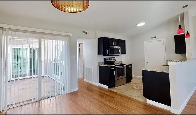 4511 Chapman St — Photo 10