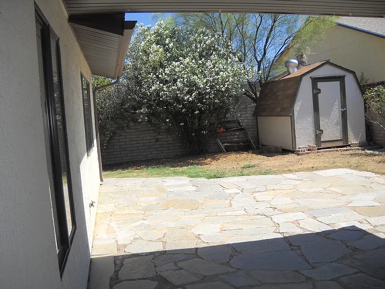 2210 Iris Dr — Photo 25