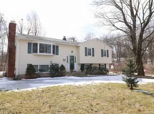 7 Sky Edge Ln, Bethel, CT 06801