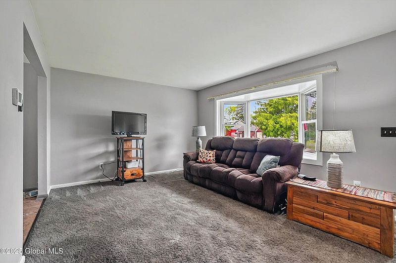 5th image of 52 Starr Avenue