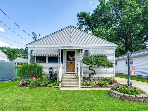 1255 Hilltop Dr, Akron, OH 44310