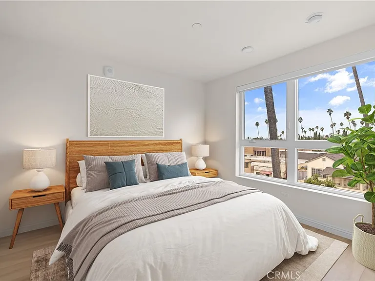1818 S Norton Ave #405 — Photo 3