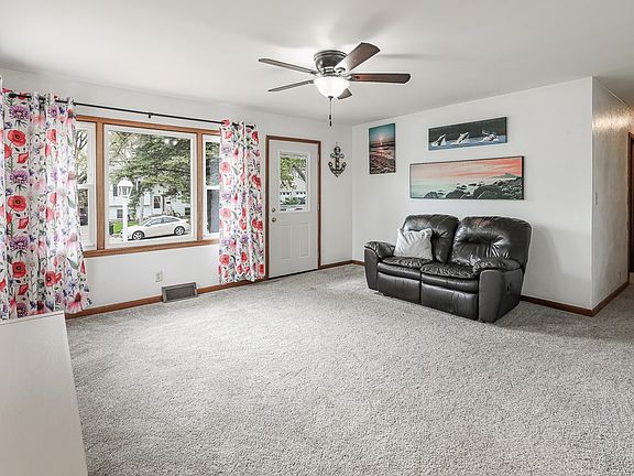 4th image of 810 S Dayton St