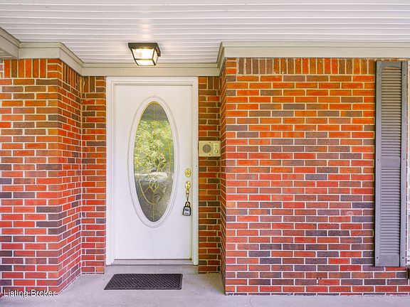 3rd image of 341 Meadowbrook Cir