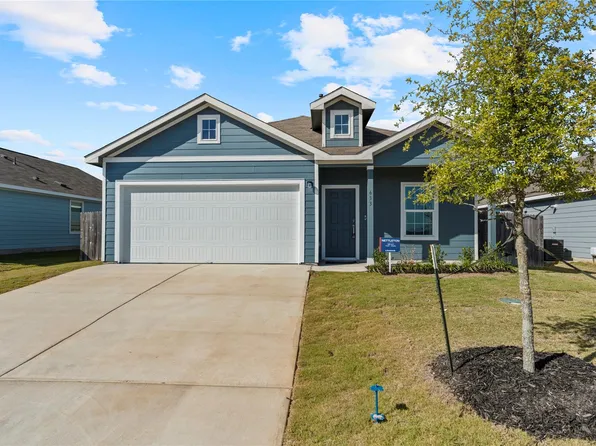 633 Halfmoon Dr, Lockhart, TX 78644