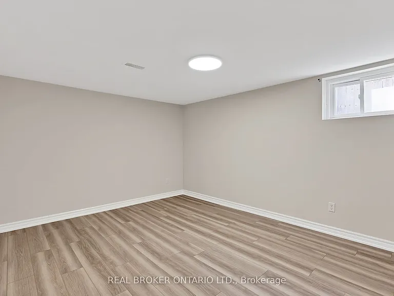 744 Olive Ave #BASEMENT — Photo 19