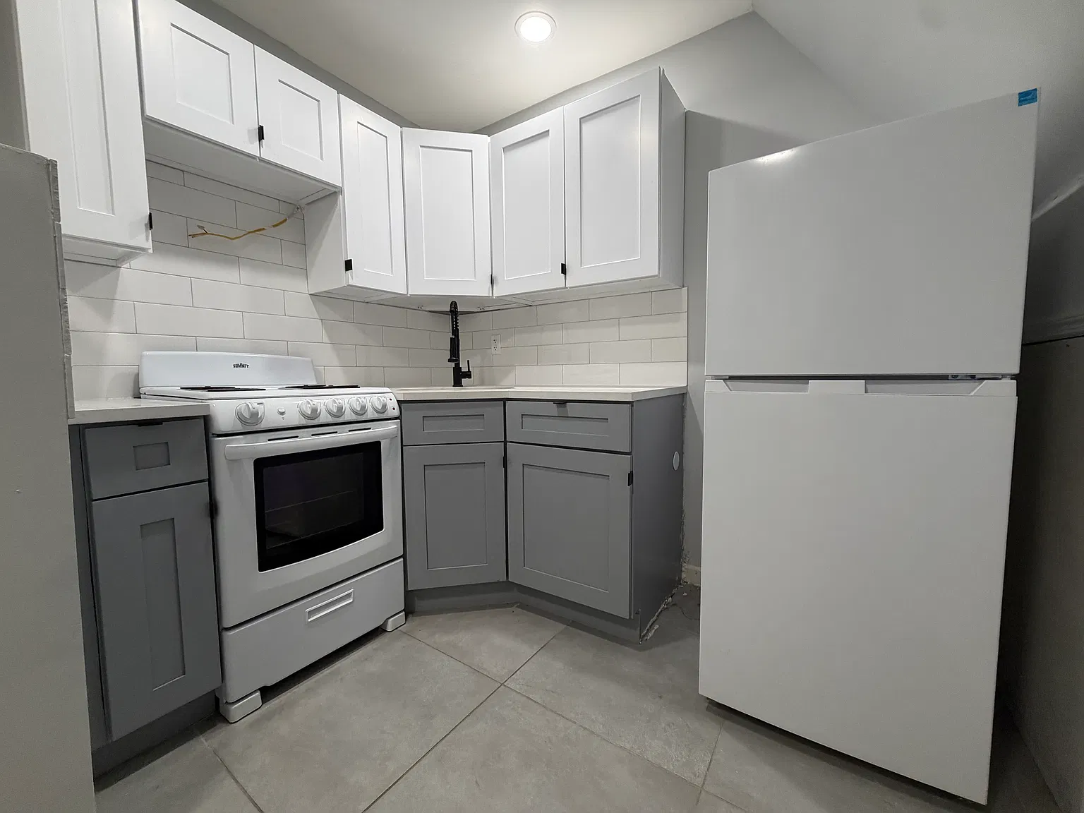 2 bed, 600 sqft, $1,600 — Photo 2