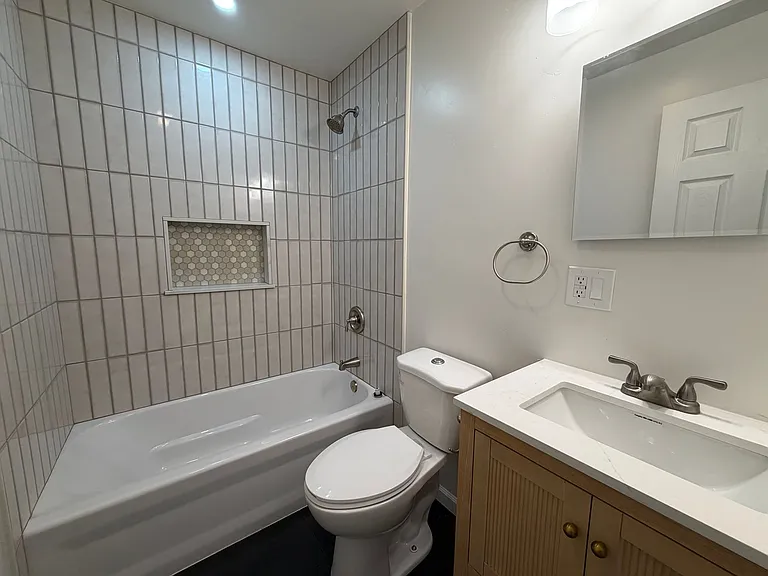 219 S G St — Photo 22