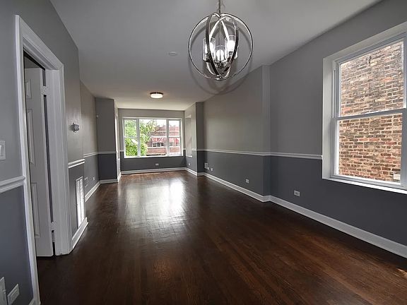 3rd image of 938 N Leclaire Ave