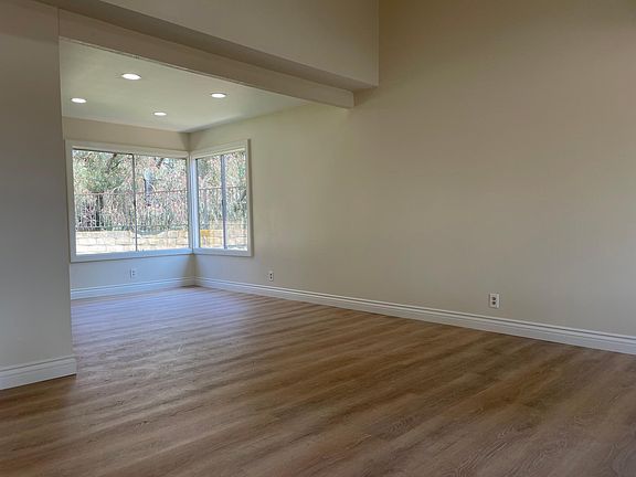 5th image of 2433 Laurelpark Ct